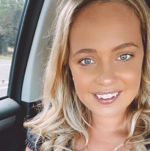 Meet your Posher, Abbey